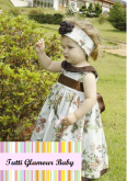 Vestido floral + faixa de cabelo.